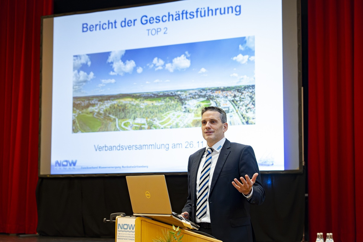 Geschäftsführer Dr. Jochen Damm Geschäftsführer Dr. Jochen Damm